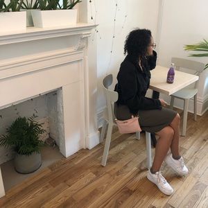 Meet your Posher, Lara